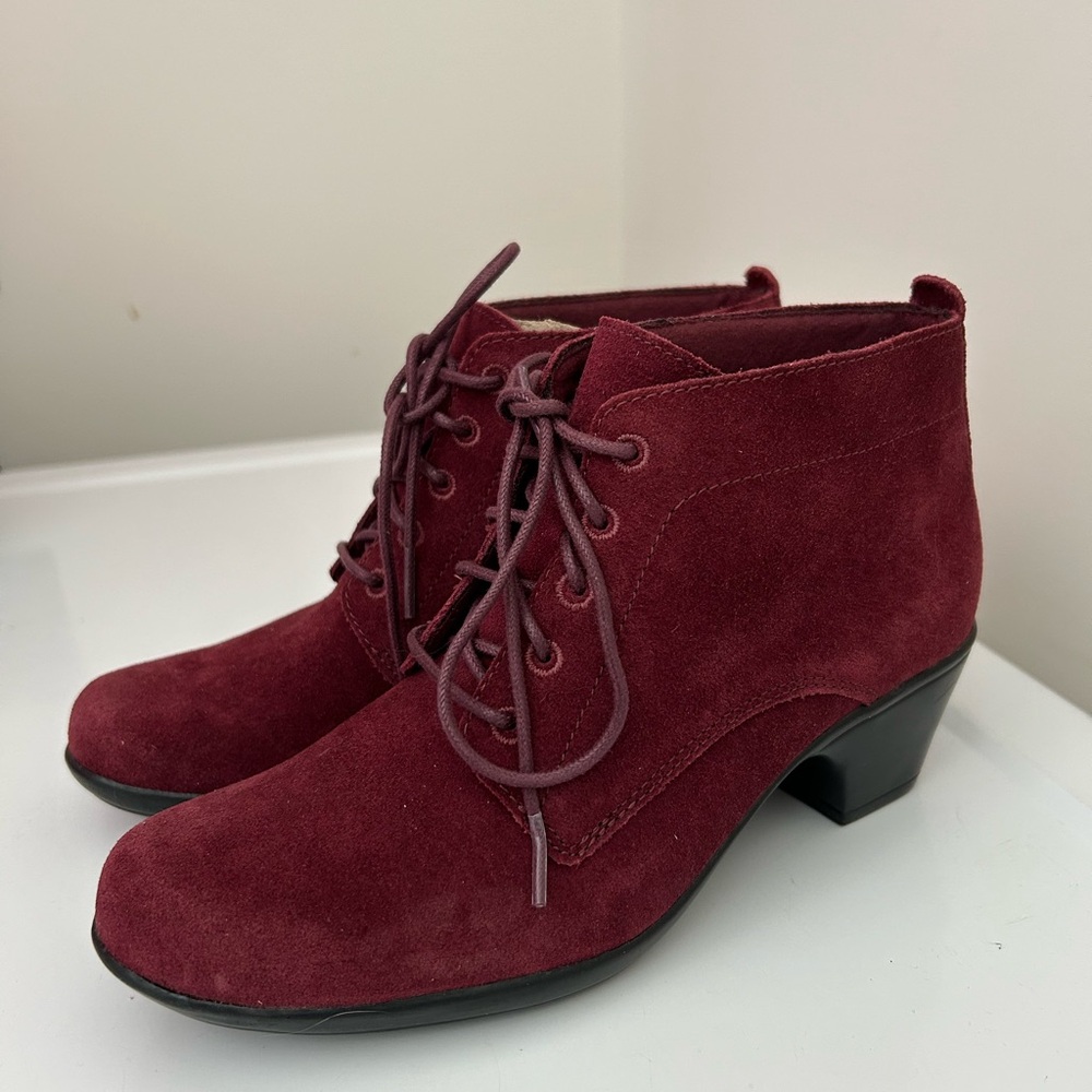 Clarks Suede Lace Up Booties Burgundy Purple Size 6